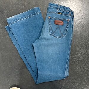 Wrangler women’s retro 5 pocket flare jean